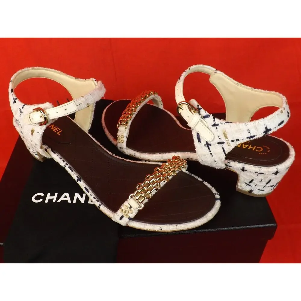 NIB CHANEL WHITE TWEED GOLD CHAIN CC PEARL LOGO SANDALS LOW HEEL PUMPS 38.5